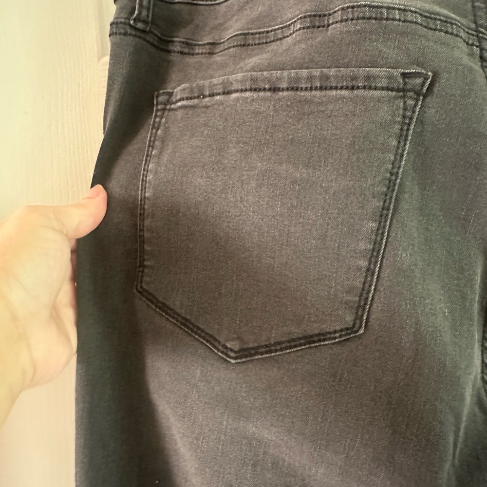 2 pairs of Sofia Vegara High-Waisted Jeans - Picture 8 of 15